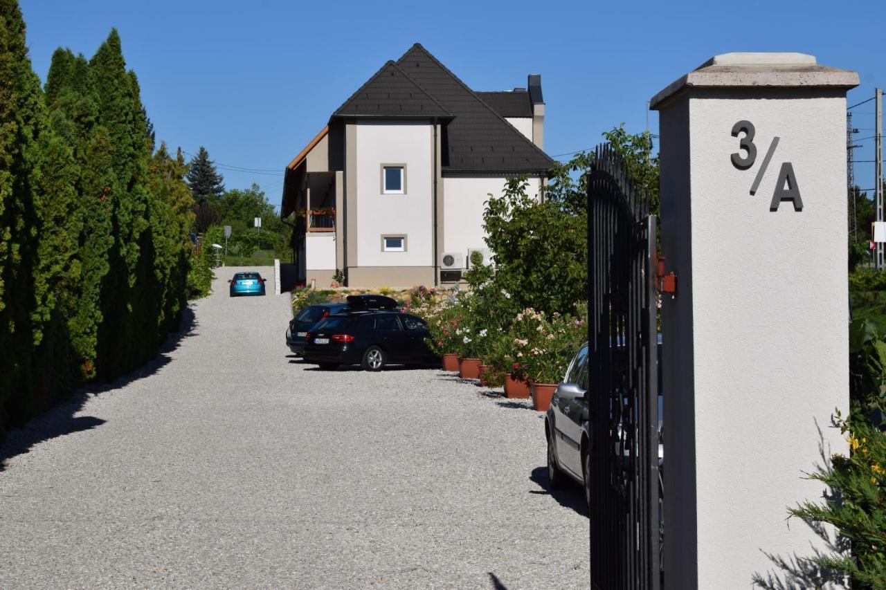 Platan Apartmanhaz Balatongyörök Eksteriør billede