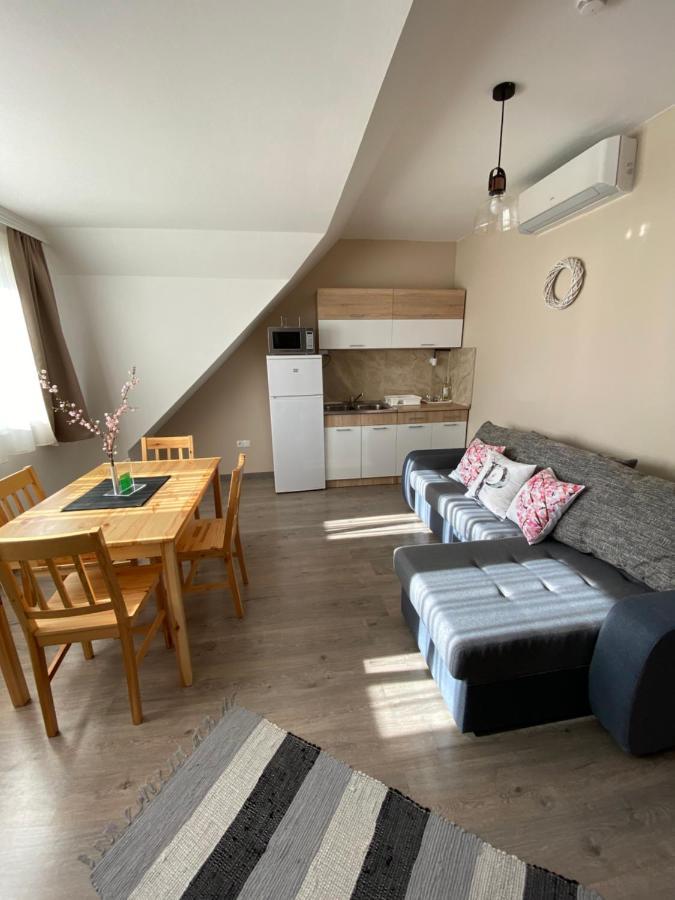 Platan Apartmanhaz Balatongyörök Eksteriør billede